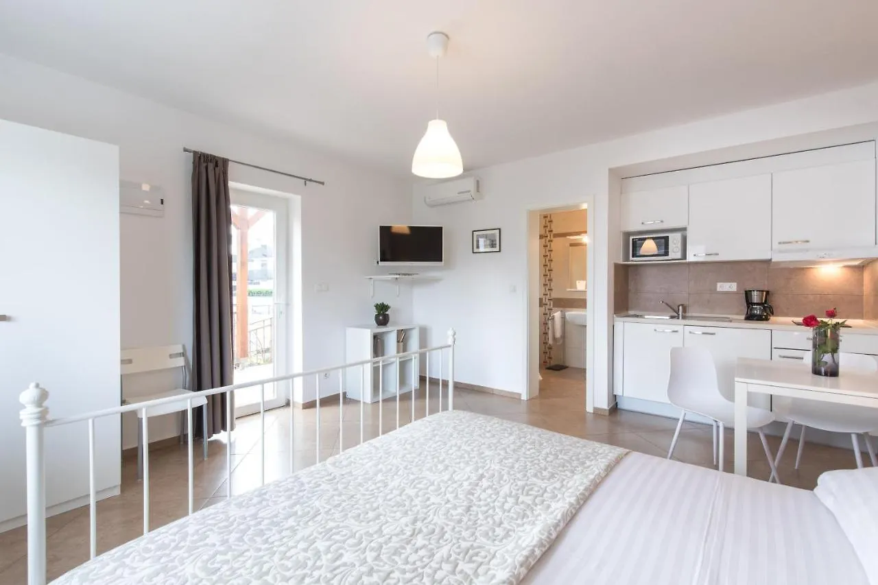 Appartamento Apartmani Laura Krk Krk Town