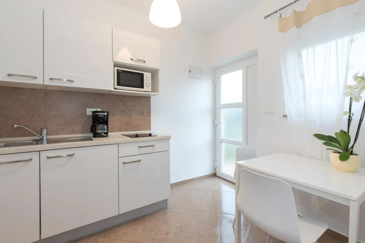 Apartmani Laura Krk Krk Town 0*,  Croatia